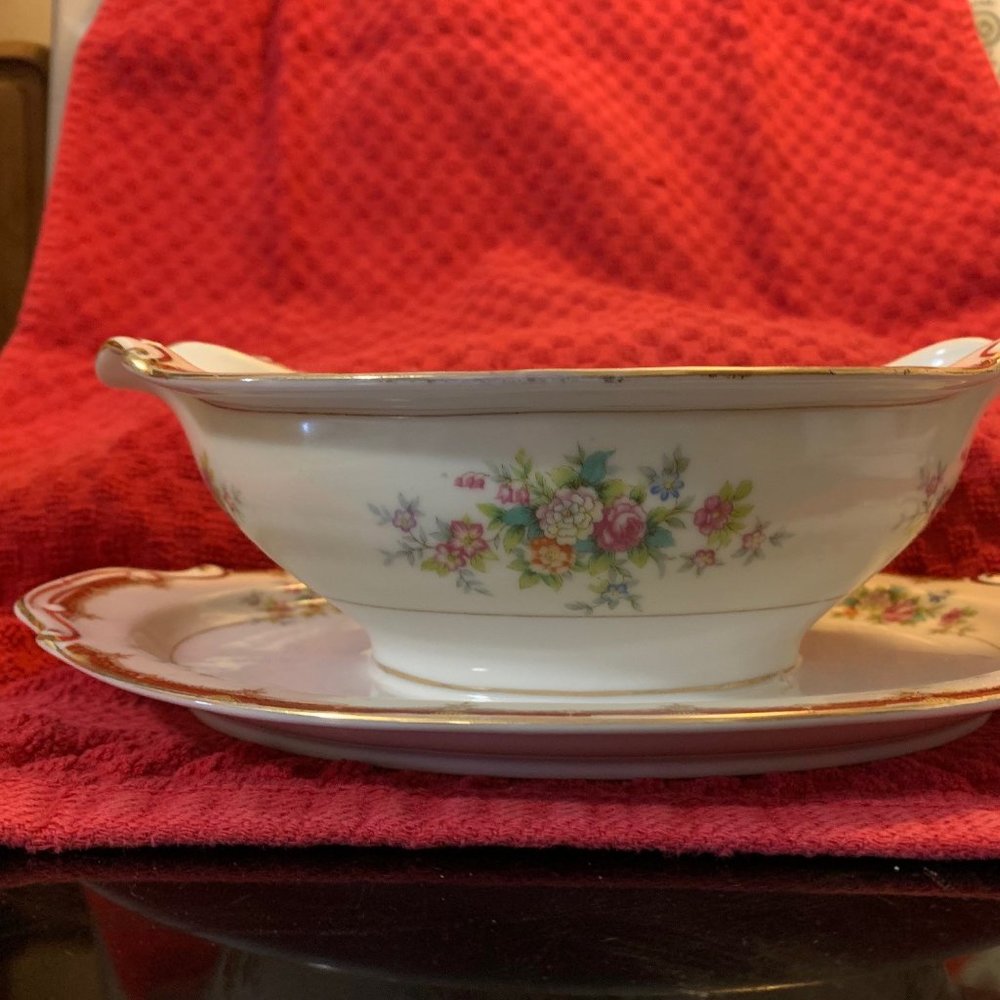 Vintage Gravy Boat by Ransom China (Japan) in Pattern RNS9  (1950s)